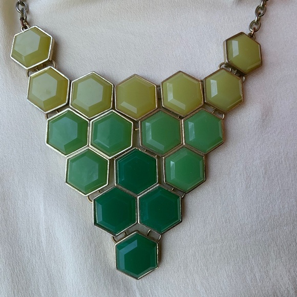 Vintage green statement necklace. Geometric pattern. Costume jewelry - Picture 2 of 4